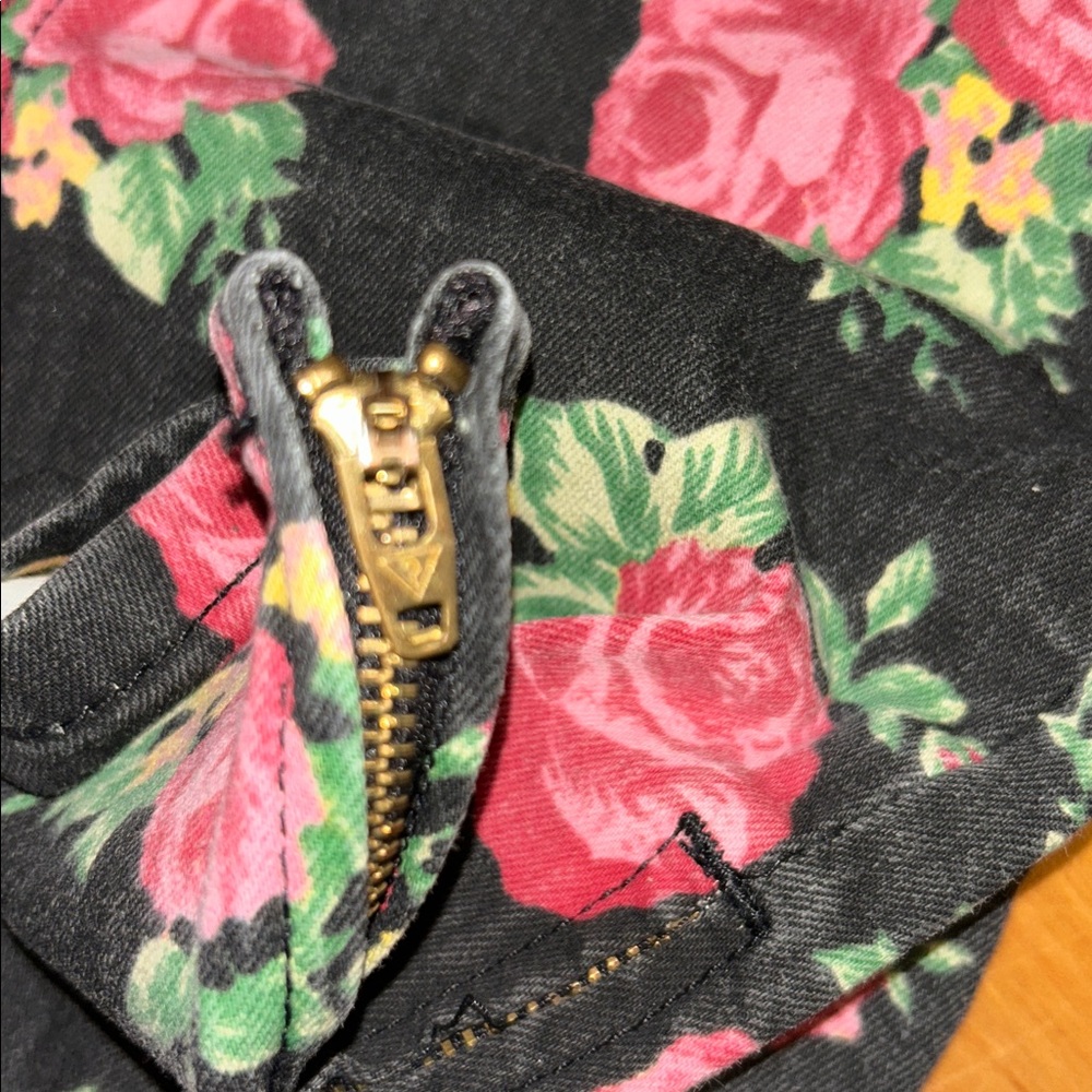 Vintage Guess jeans 🌺🌸 - Picture 9 of 9